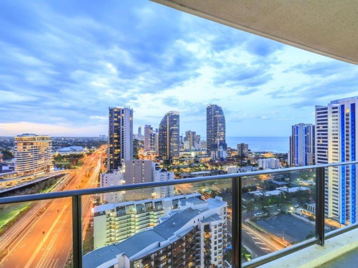 Apartment Stunning And Spacious With Ocean Views Sierra Grand Broadbeach - Gchm *