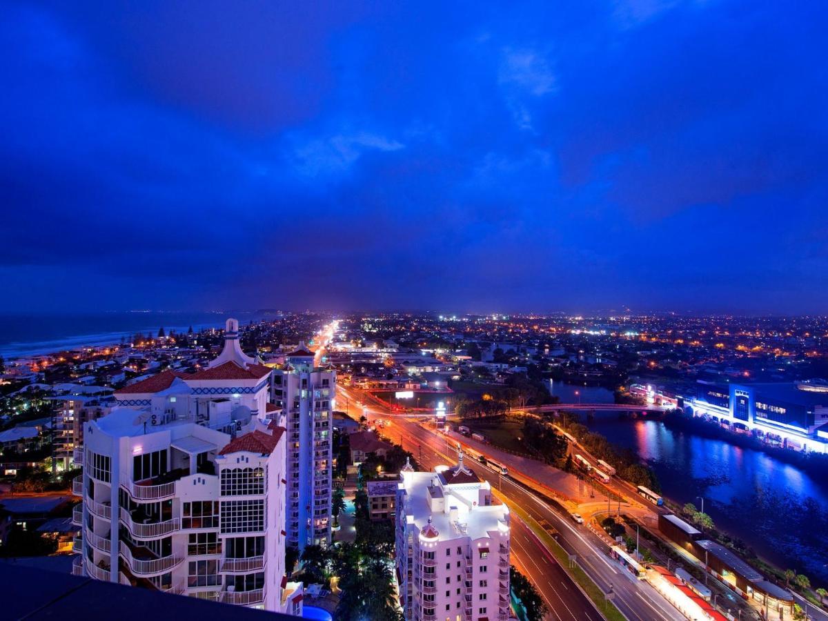 Stunning And Spacious With Ocean Views Sierra Grand Broadbeach - Gchm Gold Coast