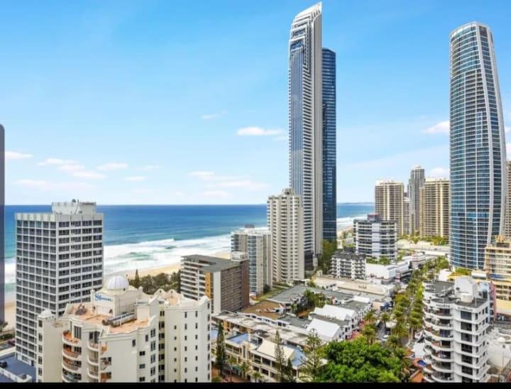 Pensão Fab In Heart Of Surfers Paradise! Free Wifi And Free Parking! *