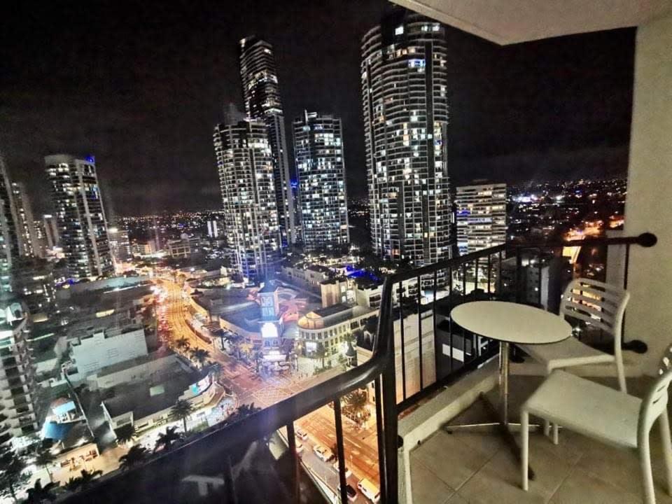 Fab In Heart Of Surfers Paradise! Free Wifi And Free Parking! Pensão Gold Coast