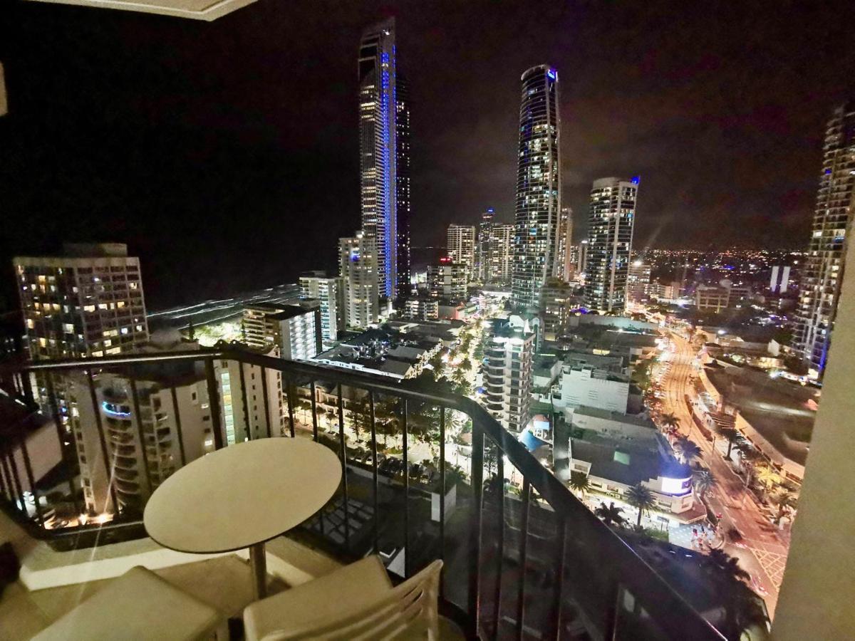 Pensão Fab In Heart Of Surfers Paradise! Free Wifi And Free Parking! *