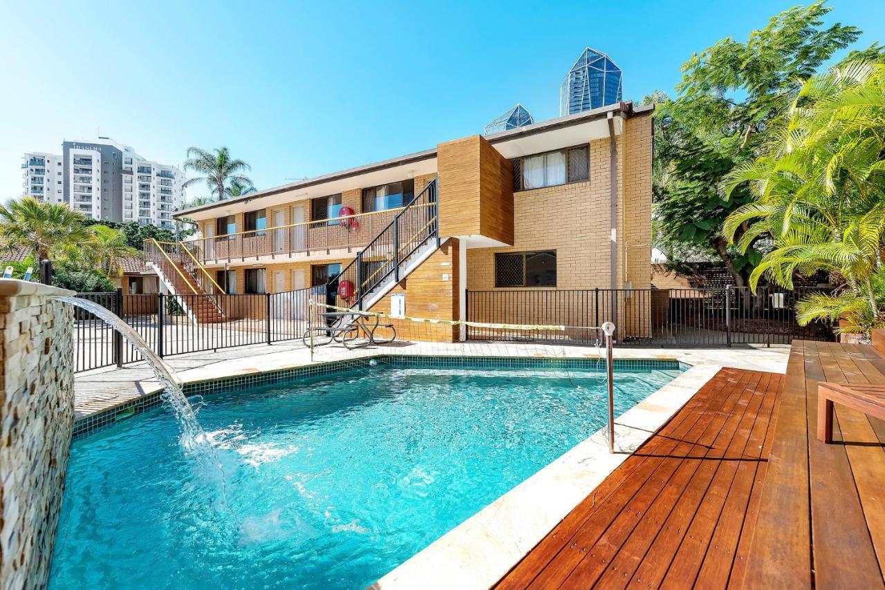 Hostel Maxmee Backpackers Gold Coast