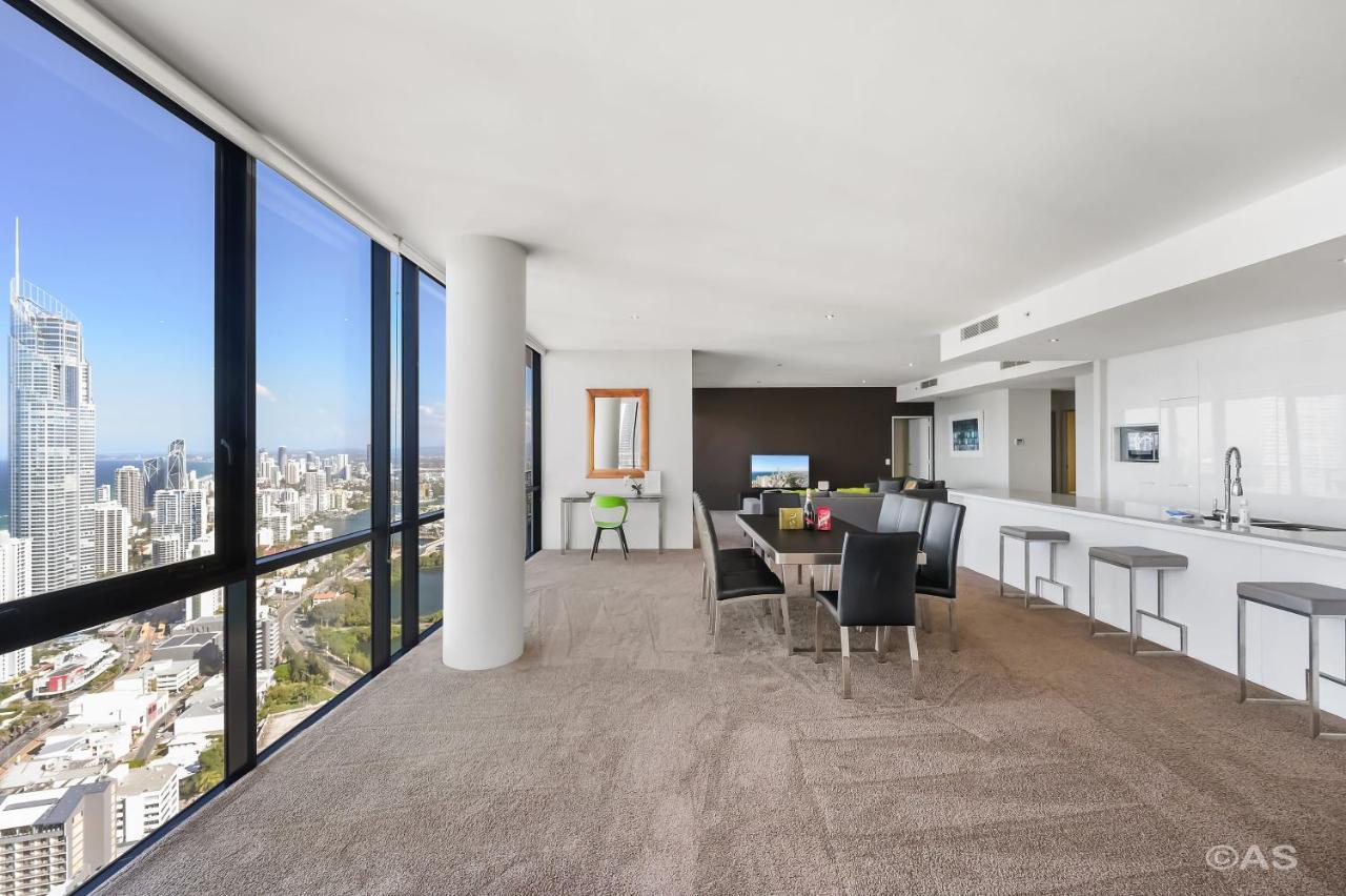 Circle On Cavill - Private - Gold Coast