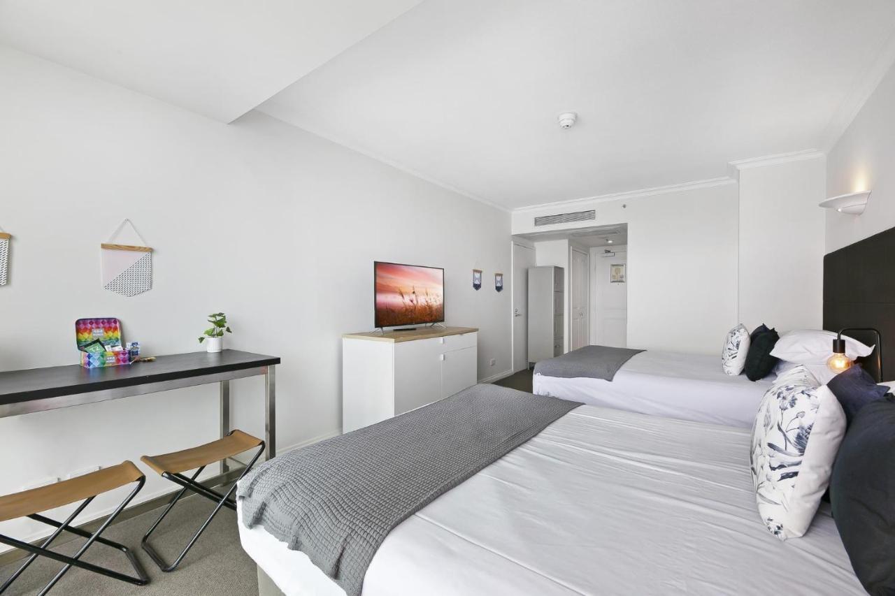 Studio With Facilities In Prime Location * Gold Coast