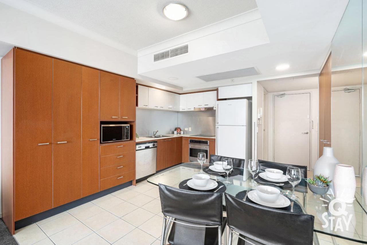 Chevron Renaissance - 2 Bedroom 2 Bathroom In The Centre Of Surfers Paradise!! *
