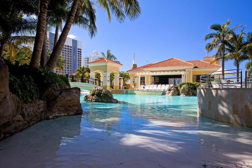Apartment Deluxe Chevron Renaissance