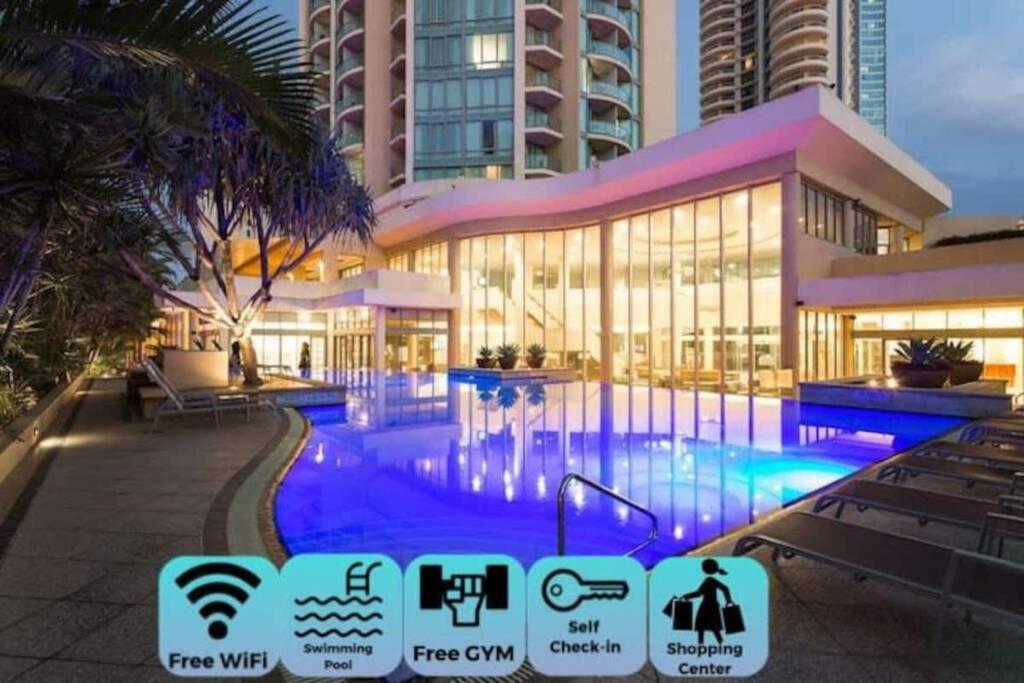 Surfers Ocean View. Large Fridge, Washing Machine, Wifi Apartment