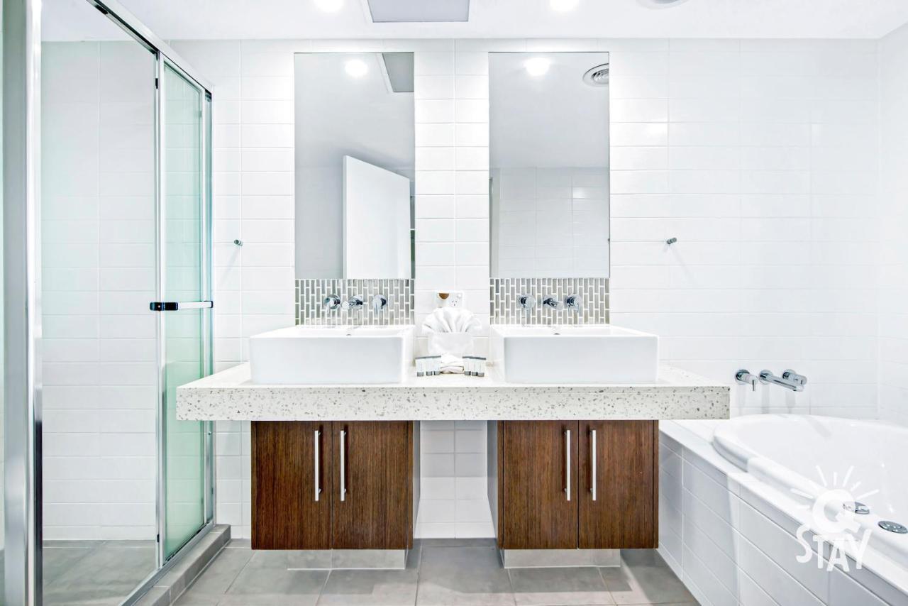 Executive Penthouse With Rooftop - Amazing! - Wings Surfers Paradise