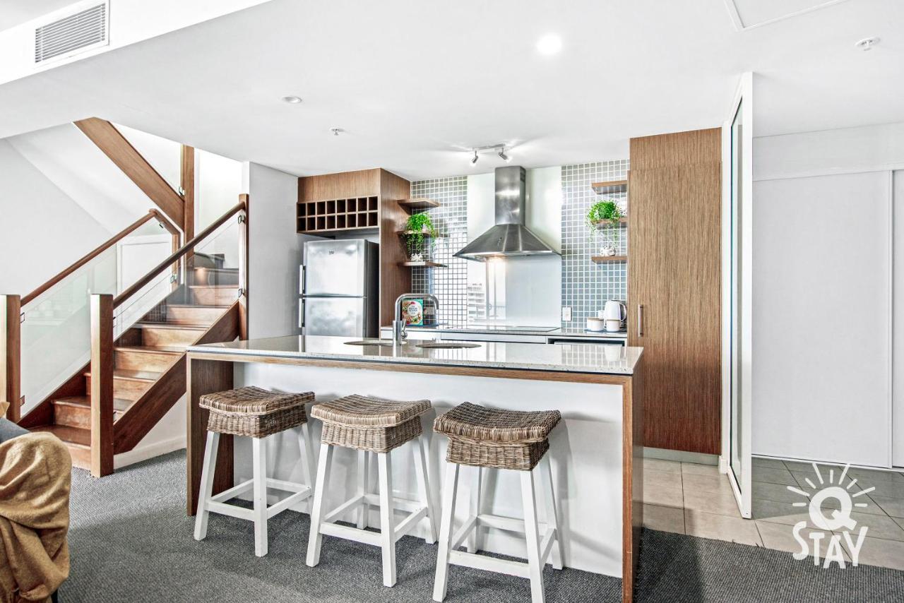 Executive Penthouse With Rooftop - Amazing! - Wings Surfers Paradise Apartment *