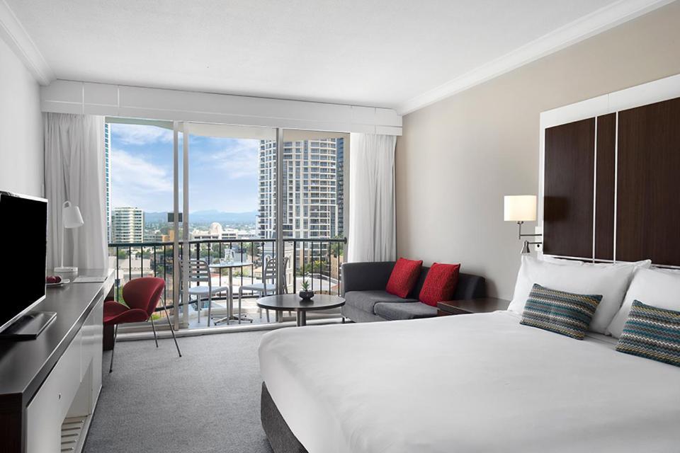 Surfers Ocean & View Apartment