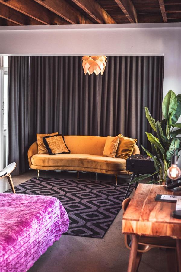 The Pink Coolangatta Hotel 4*