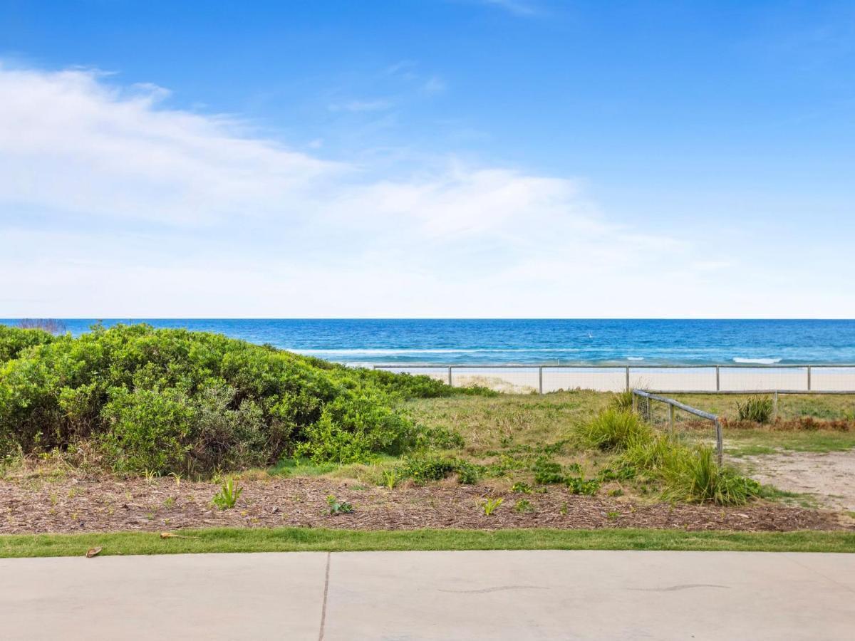 Beachfront Getaway In Palm Beach - Coasthm Apartment Gold Coast