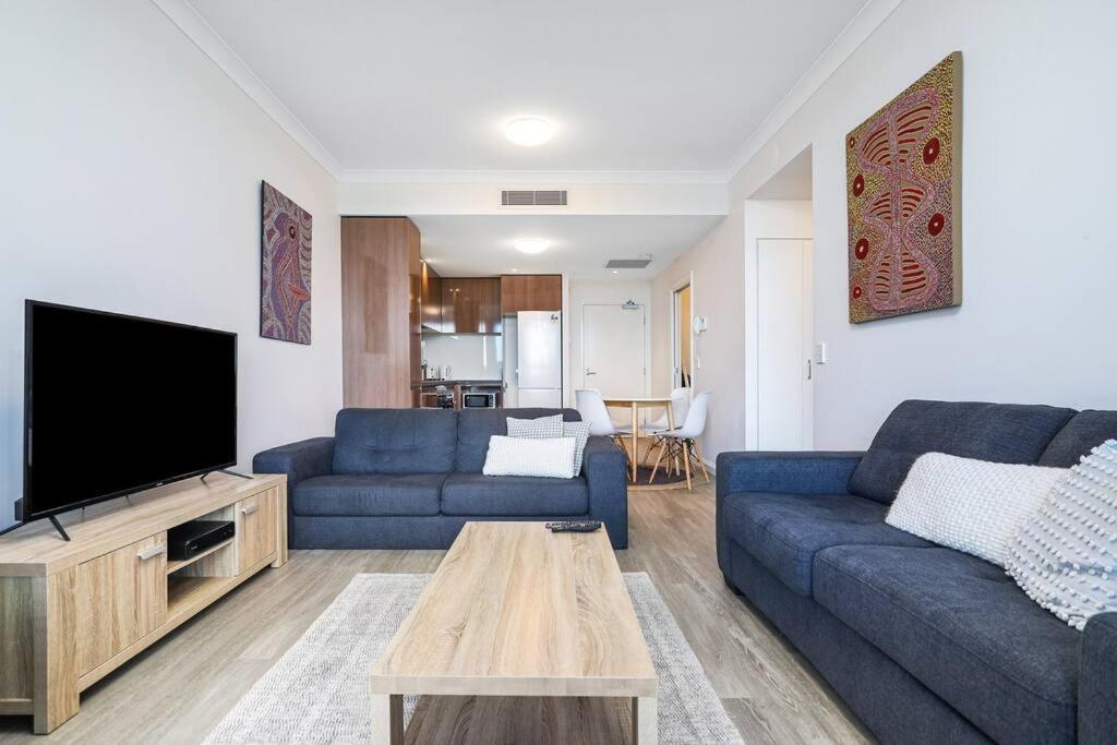 Perfectly Located 2 Bedroom Hope Island Gem... *