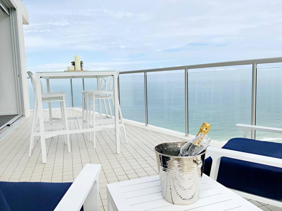 Air On Broadbeach Beachfront 2level Stunning With 180 Degree Views Apartment Gold Coast