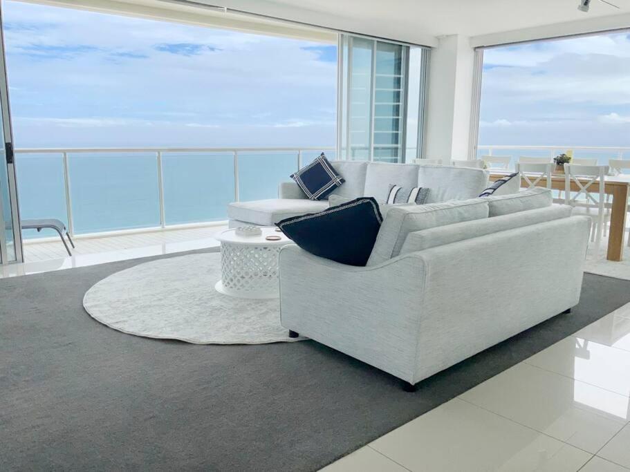Air On Broadbeach Beachfront 2level Stunning With 180 Degree Views * Gold Coast