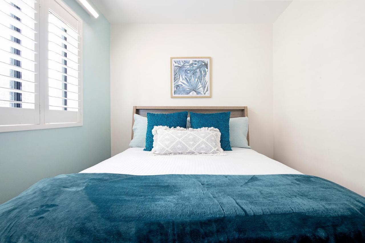 Absolutly Beachfront Surfers Paradise, Pure Shores!
