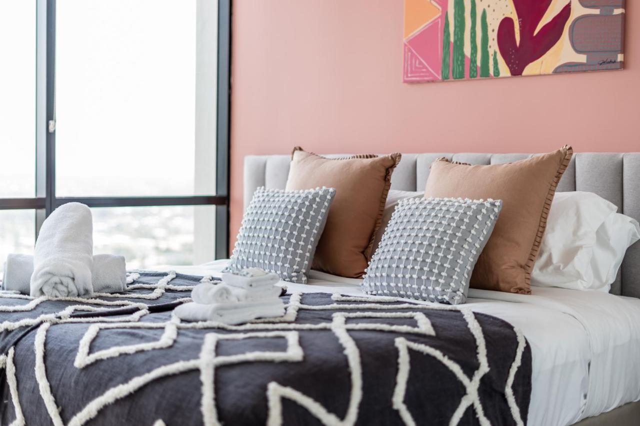 Circle On Cavill 2, 3, 4 & 5 Bedroom Skyhomes & Sub Penthouses By Holidays Gold Coast