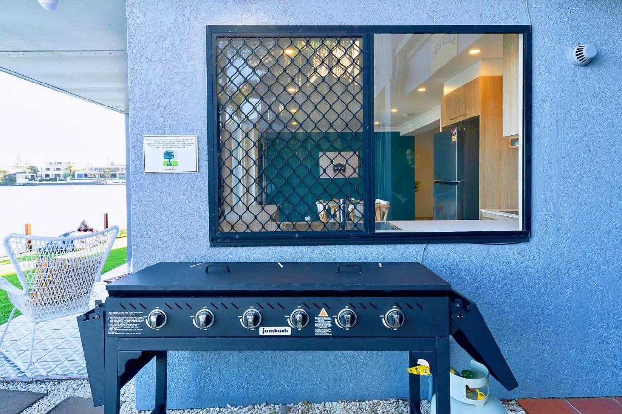 Surfers Paradise Unique 7-bedrooms Waterfront Villa Gold Coast