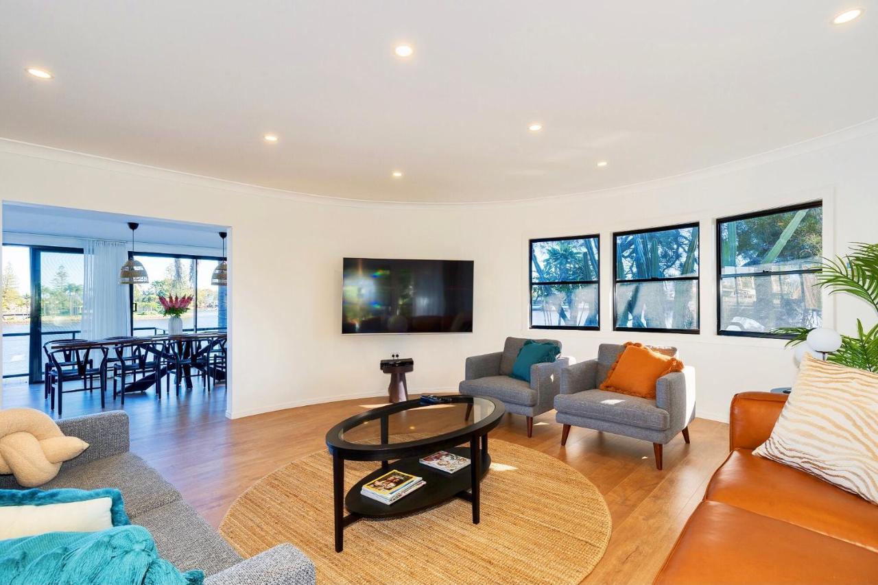 Surfers Paradise Unique 7-bedrooms Waterfront * Gold Coast
