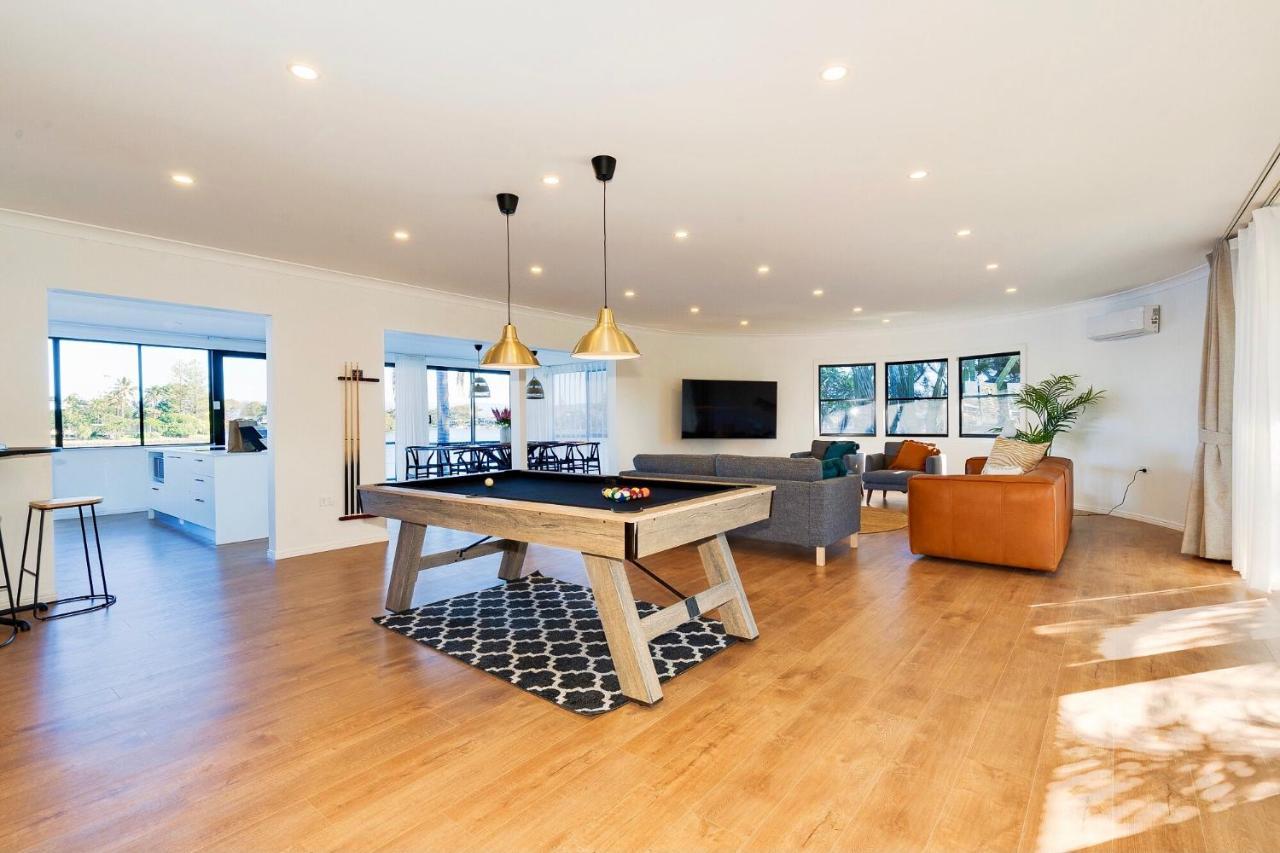 Surfers Paradise Unique 7-bedrooms Waterfront * Gold Coast