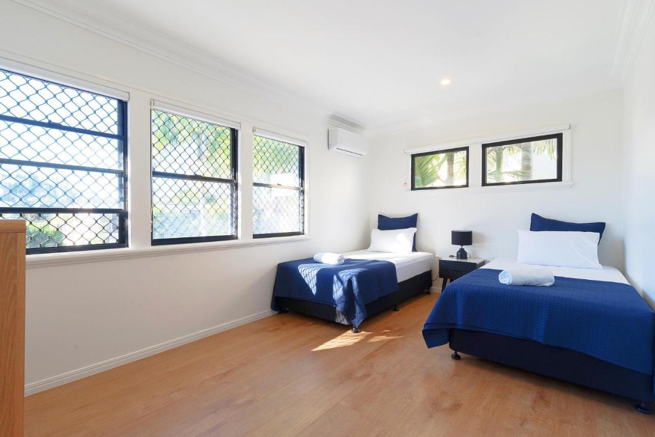 Surfers Paradise Unique 7-bedrooms Waterfront Villa Gold Coast