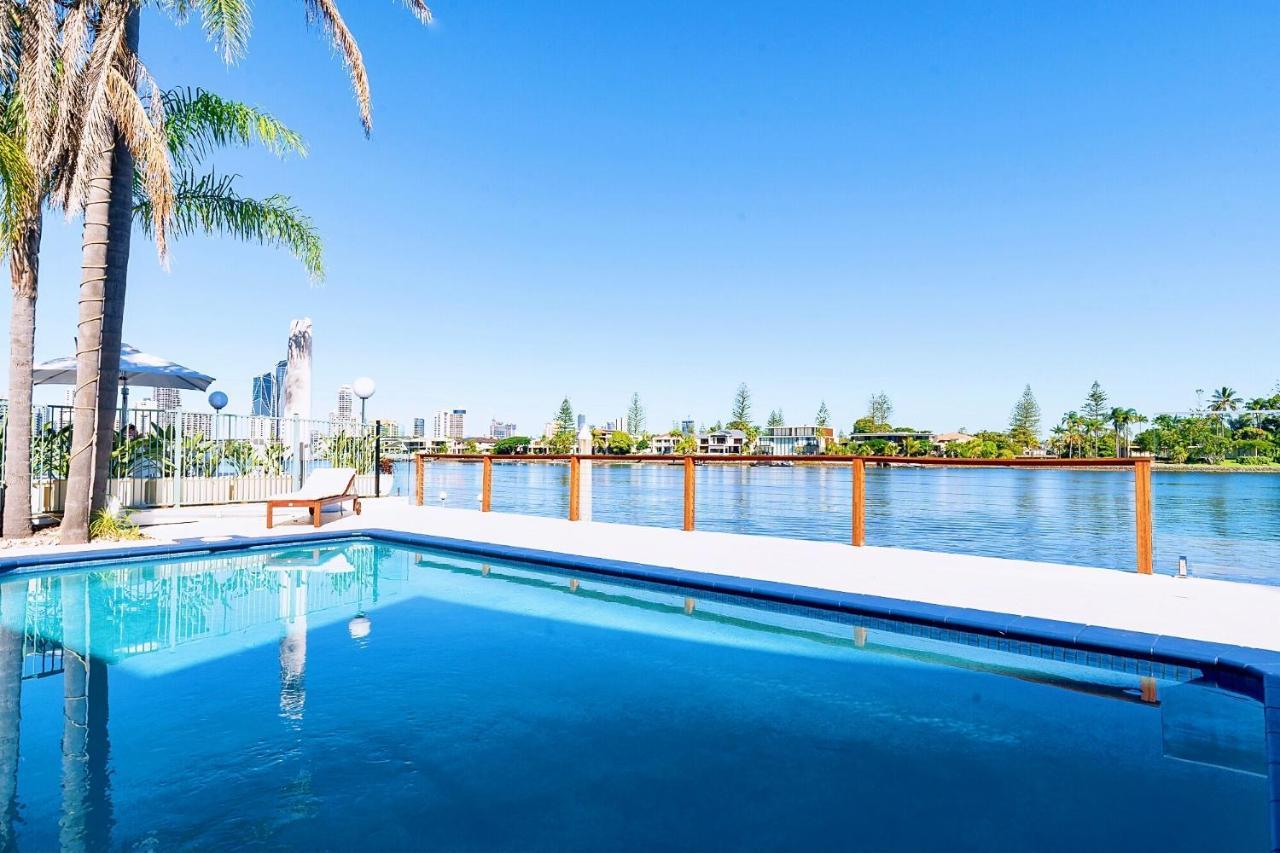 Surfers Paradise Unique 7-bedrooms Waterfront * Gold Coast