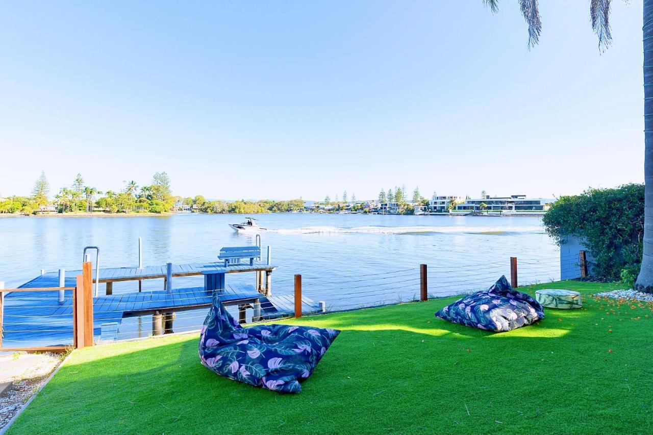 Villa Surfers Paradise Unique 7-bedrooms Waterfront