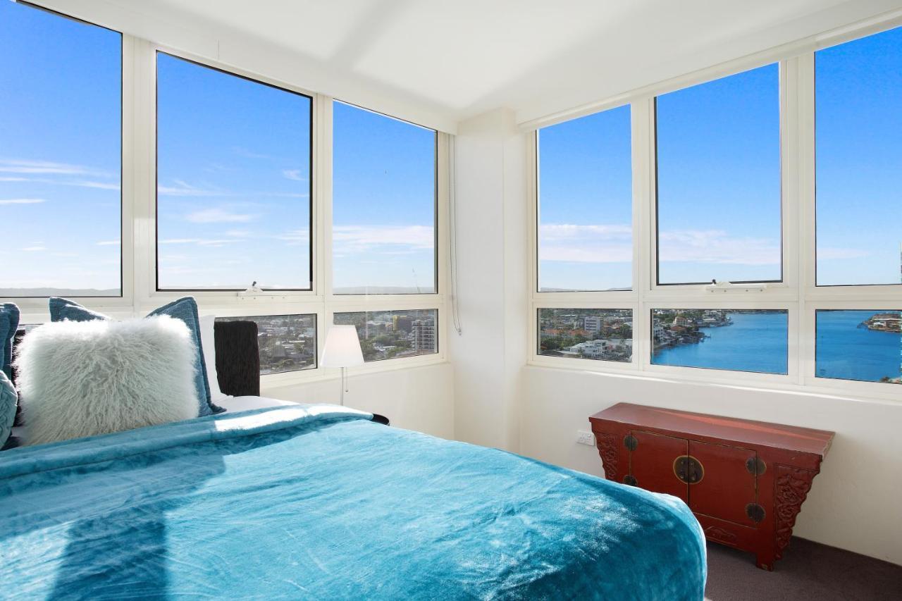 Relax With & River Views In 3br W/ Pool Apartment *