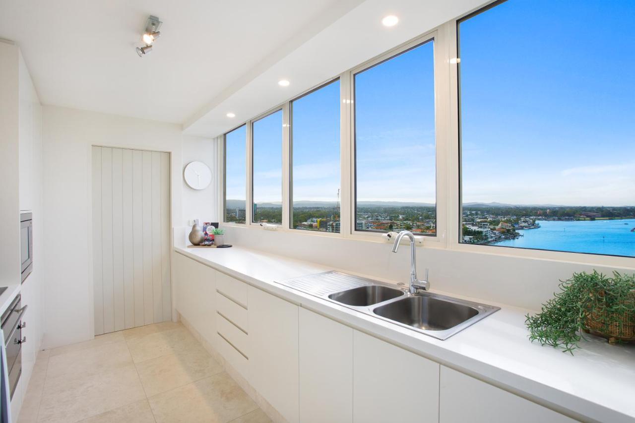 Relax With & River Views In 3br W/ Pool * Gold Coast