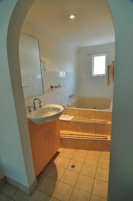 Browns At Broadbeach Aparthotel 3*