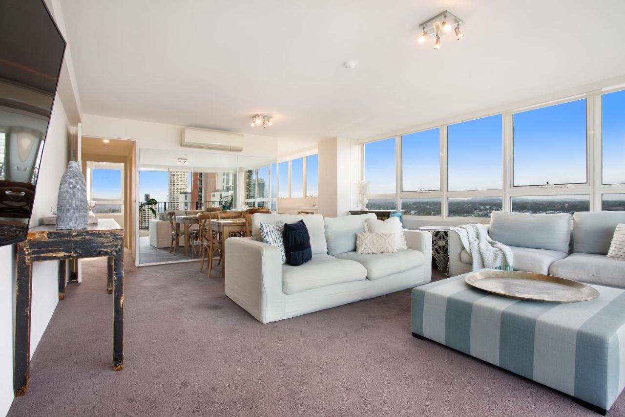 Relax With & River Views In 3br W/ Pool Apartment *