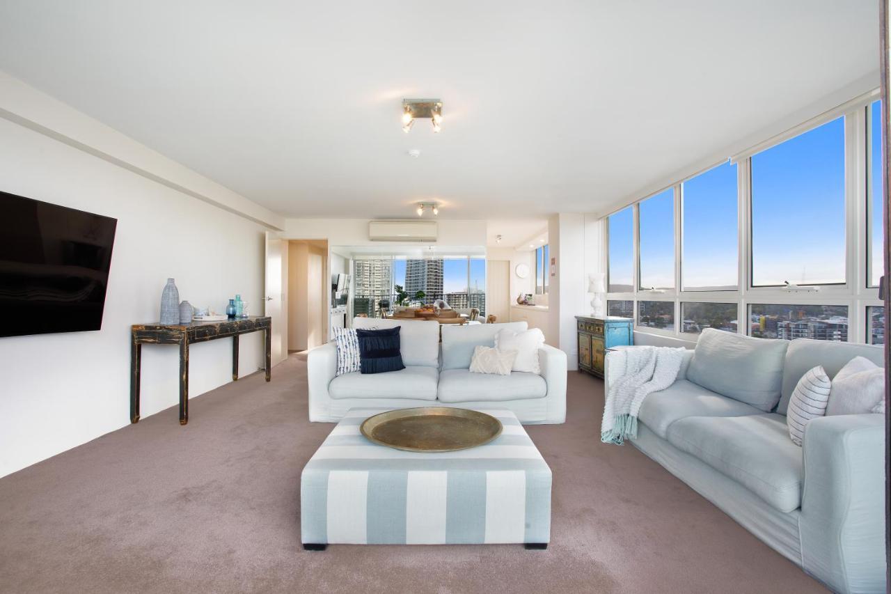 Relax With & River Views In 3br W/ Pool Apartment *
