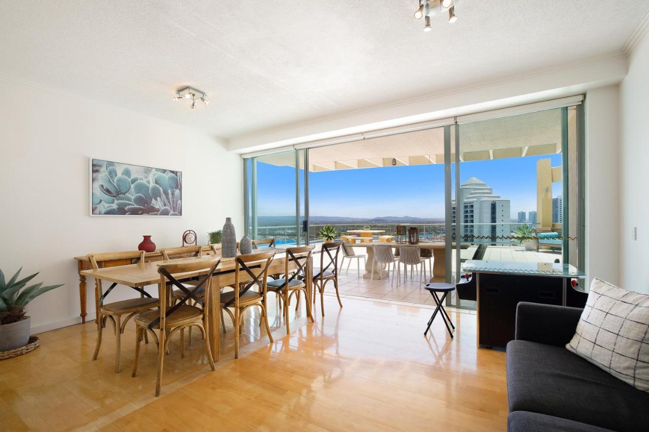 Style 3br Unit W/ Huge Entertainers Balcony