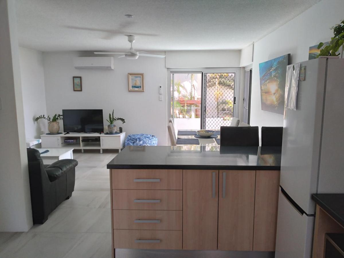 Fantastic 2brm Absolute Beachfront Apartment, Hedges Avenue Mermaid Beach Apartamento