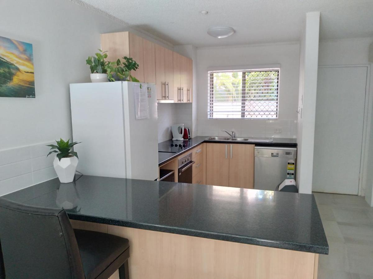 Fantastic 2brm Absolute Beachfront Apartment, Hedges Avenue Mermaid Beach Apartamento