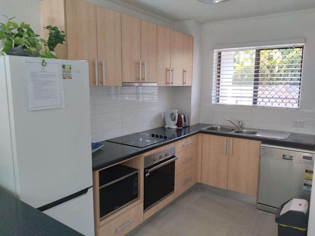 Fantastic 2brm Absolute Beachfront Apartment, Hedges Avenue Mermaid Beach * Gold Coast