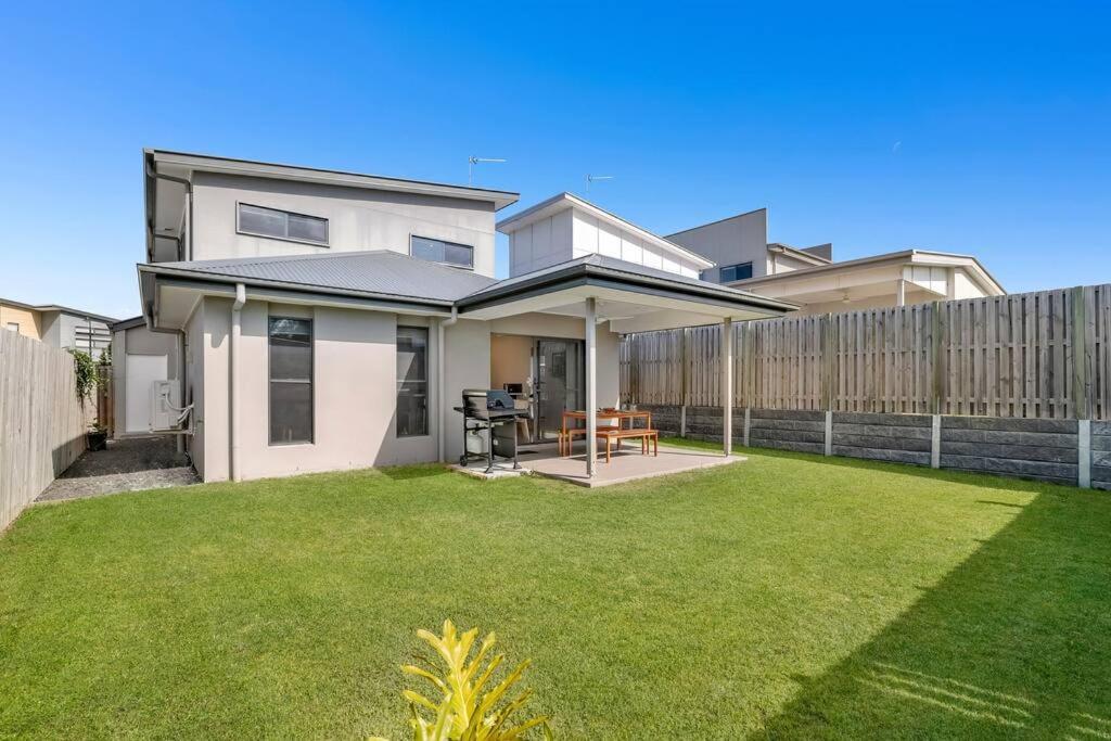 Holiday home Theme Parks Up To 8 Guests Modern House *