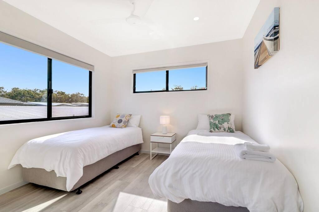 Theme Parks Up To 8 Guests Modern House Holiday home Gold Coast