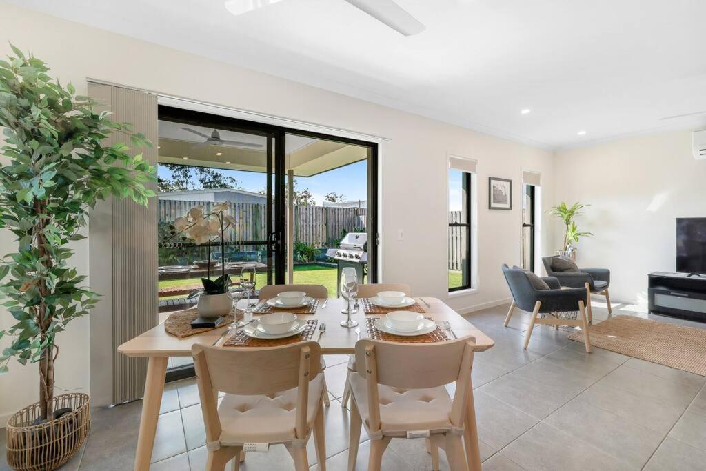 Theme Parks Up To 8 Guests Modern House * Gold Coast