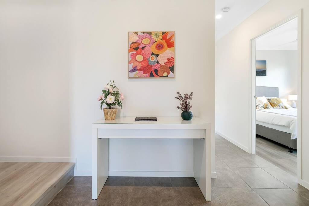 Theme Parks Up To 8 Guests Modern House Holiday home Gold Coast