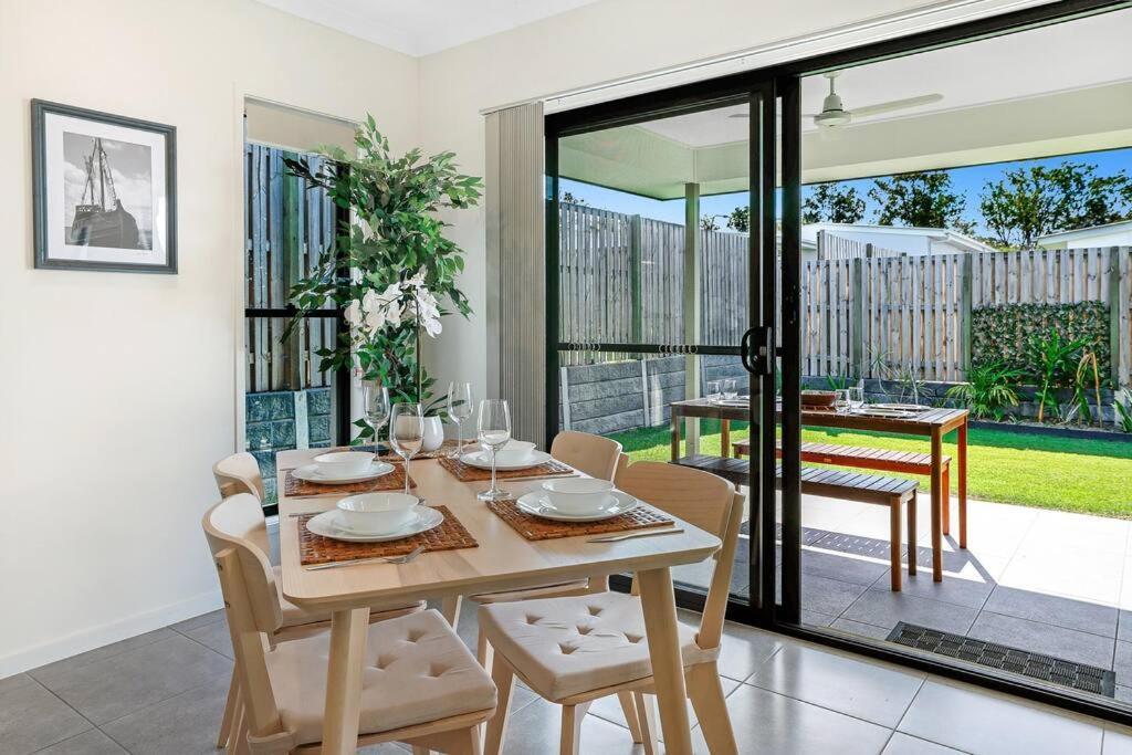 Theme Parks Up To 8 Guests Modern House