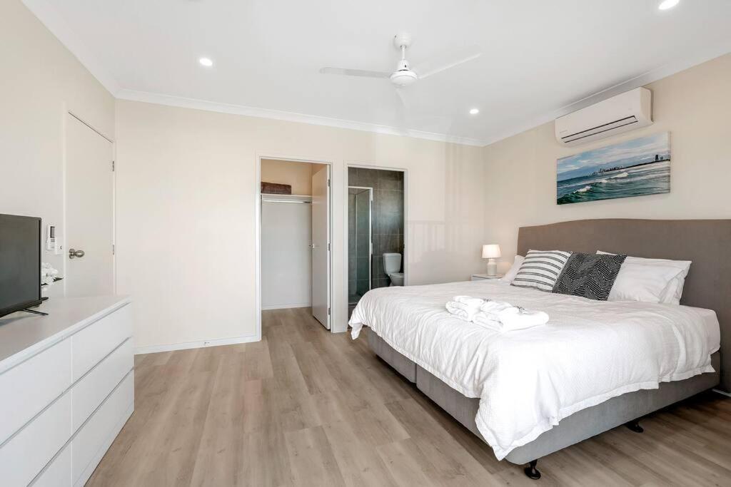 Theme Parks Up To 8 Guests Modern House * Gold Coast