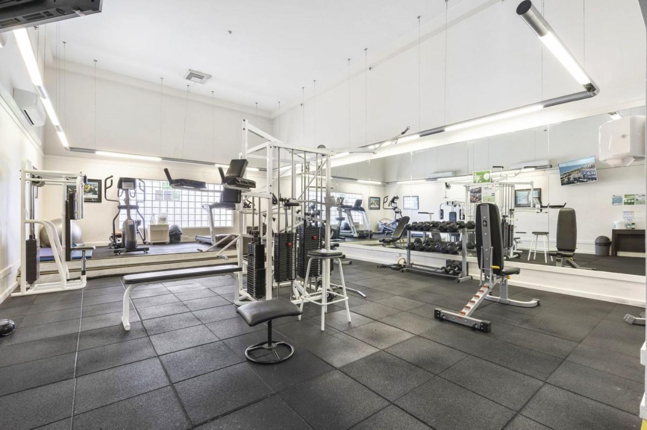 Beachside In The Heart Of Surfers Paradise - Free Parking Apartment