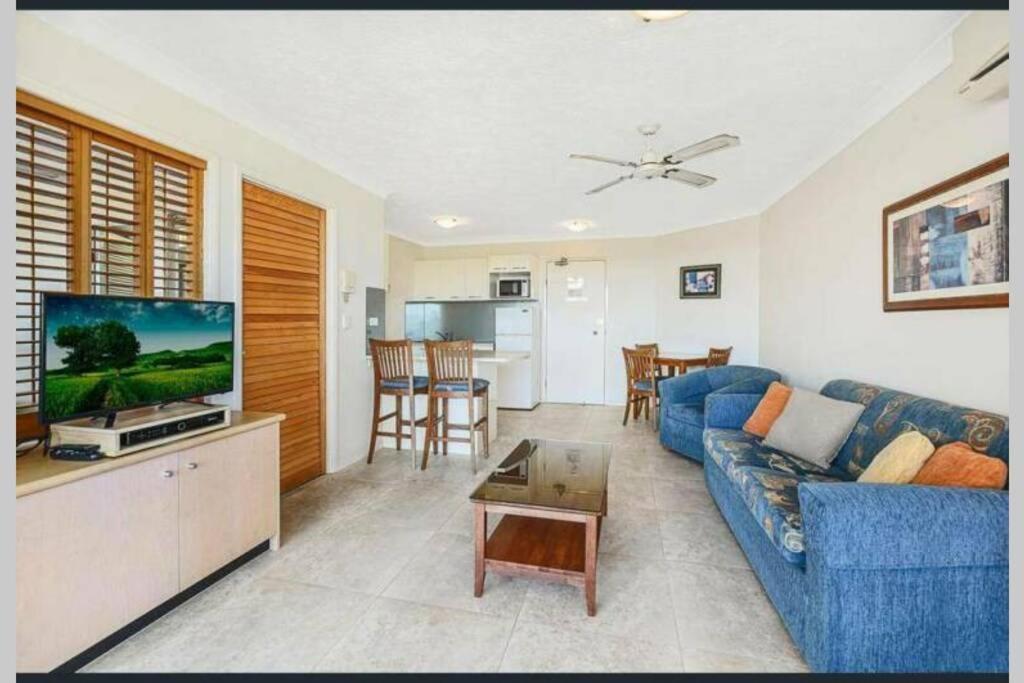 Surfers/broadbeach Pool View. Free Parking & Wifi Apartment