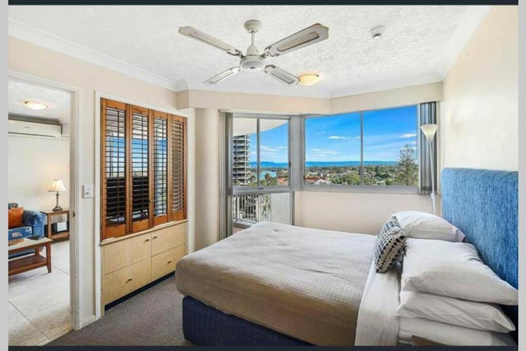 Apartment Surfers/broadbeach Pool View. Free Parking & Wifi Gold Coast