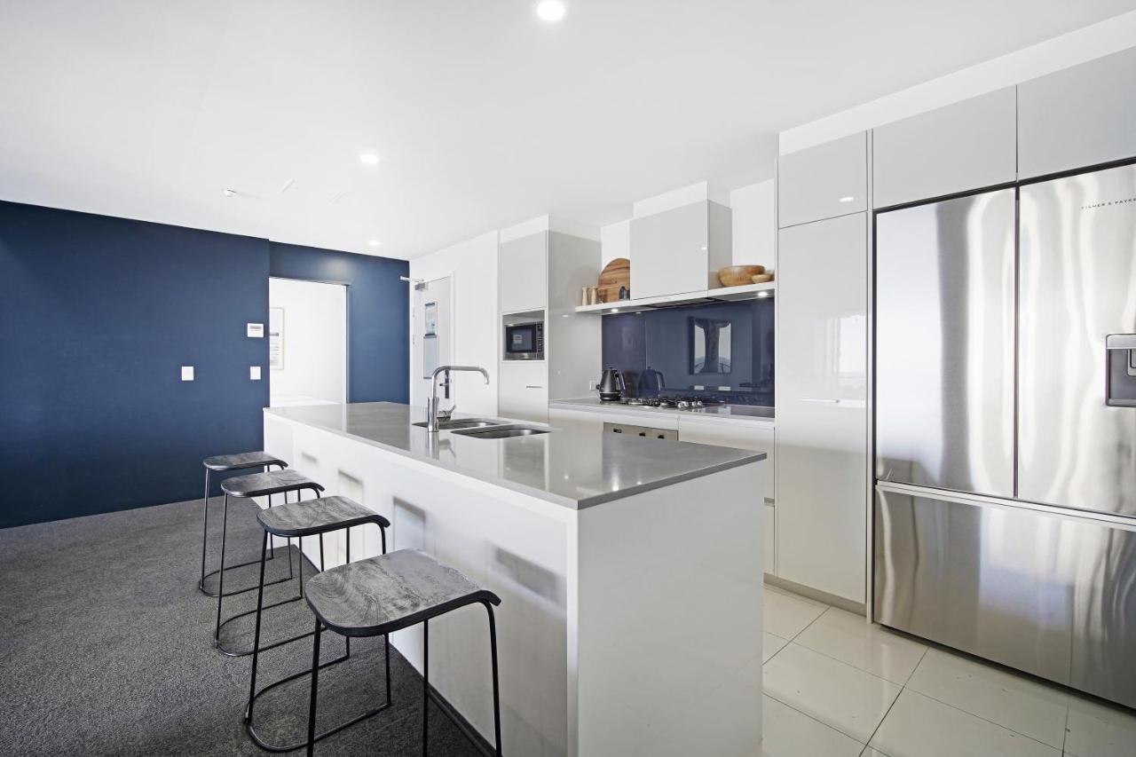 Circle On Cavill Sub Penthouse W/ 4 Bedrooms Apartment *