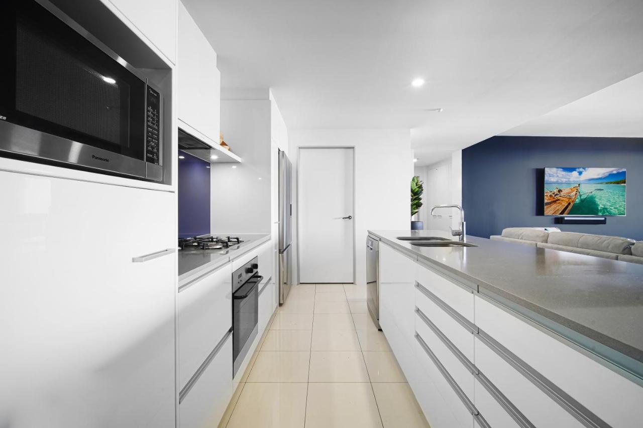 Apartment Circle On Cavill Sub Penthouse W/ 4 Bedrooms