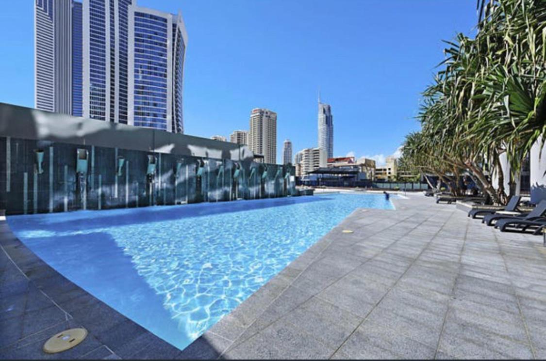 Circle On Cavill Sub Penthouse W/ 4 Bedrooms Apartment