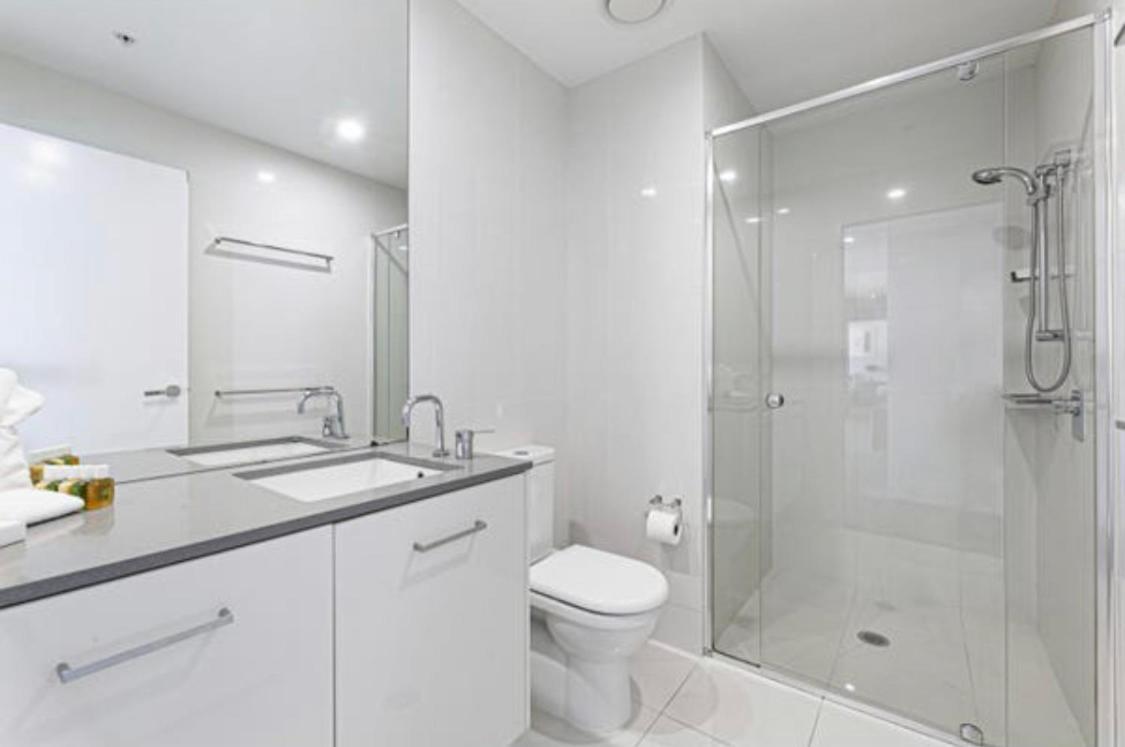 Circle On Cavill Sub Penthouse W/ 4 Bedrooms Apartment