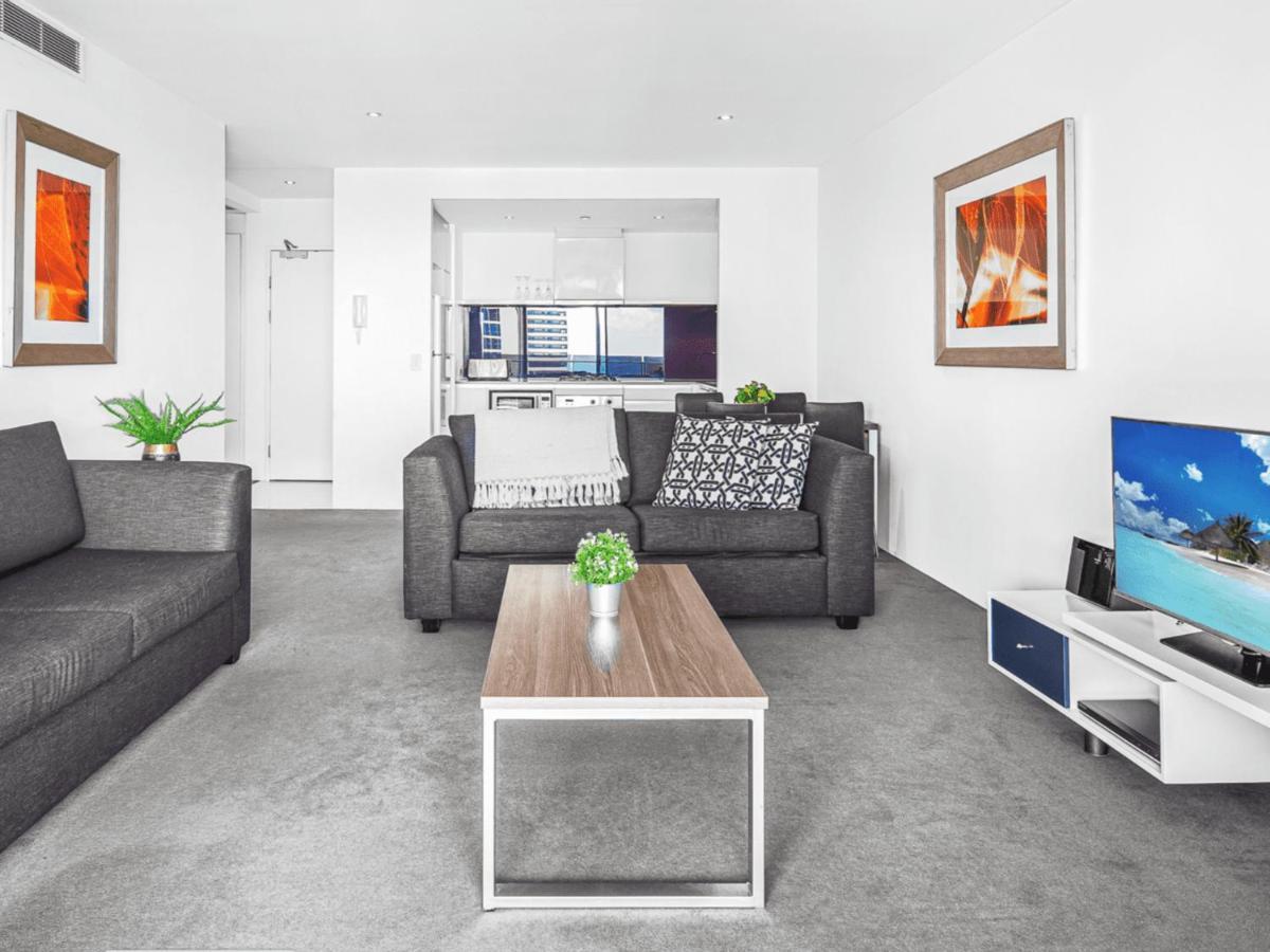 Circle On Cavill 25th Floor With Ocean Views - Coasthm *